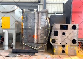 376吊鉤式拋丸機生產廠家拋丸機主機制作中，準備噴漆